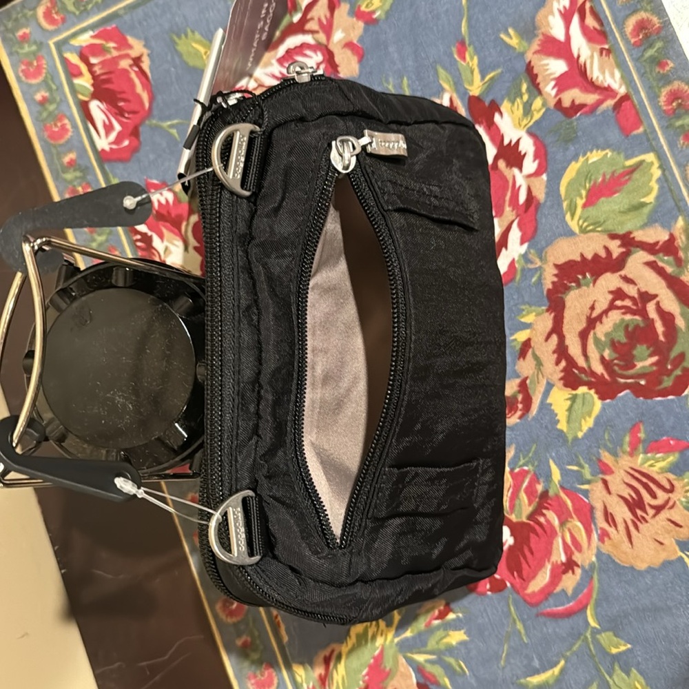 Baggallini Triple Zip Crossbody Belt Hip bag Black w/Sand lining silver hardware - Picture 10 of 14